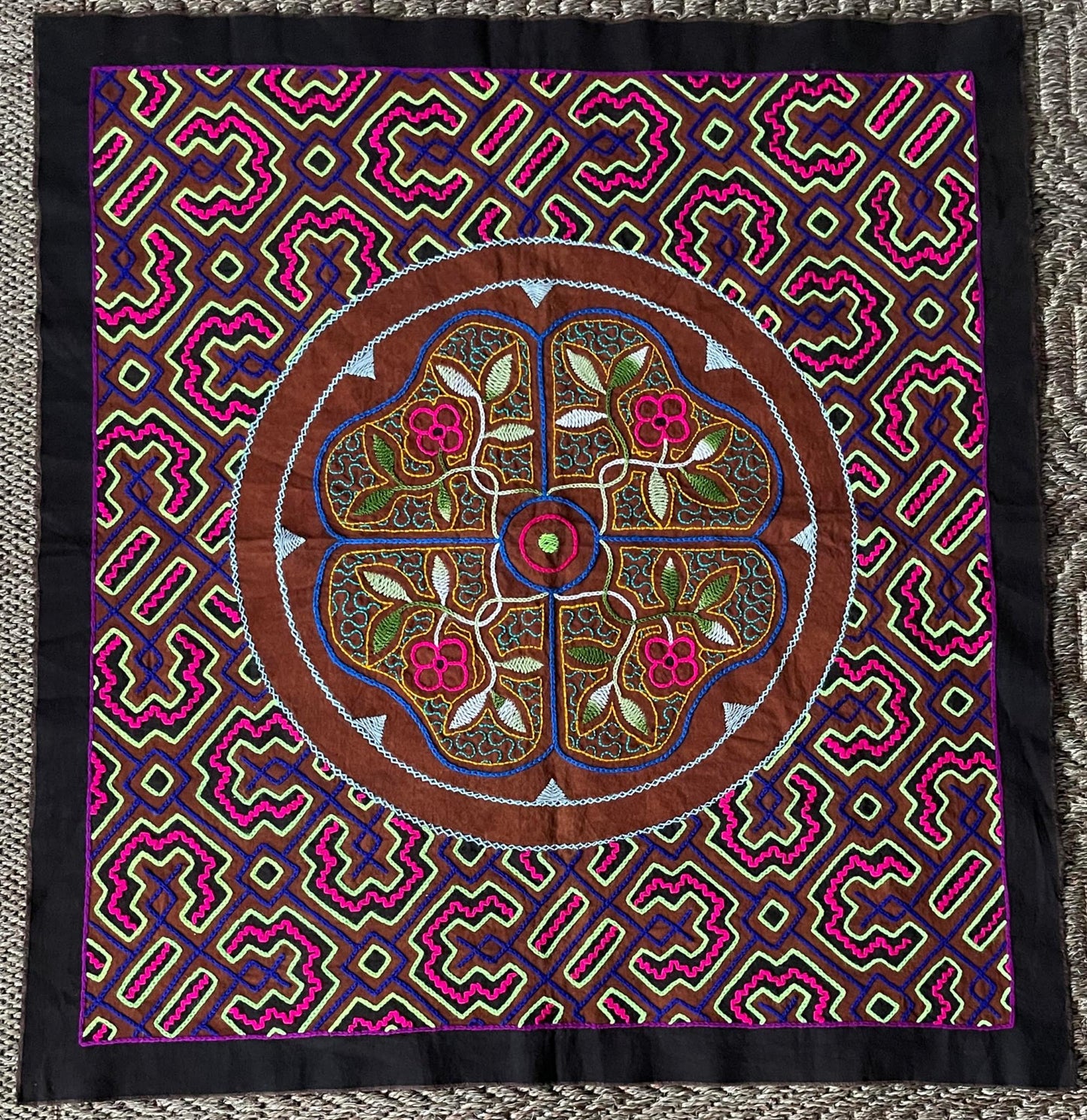 Shipibo Hand Embroidered Tapestry Altar Cloth Sun Flowers Icaros Ayahuasca Vine 27" x 28.5" P2516