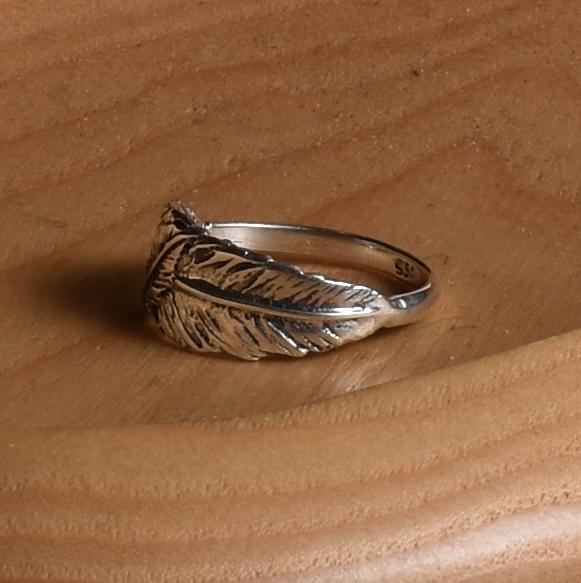 Feather and Coca Leaf Ring Size 8.5 Peru 950 Silver Sacred Valley R52502