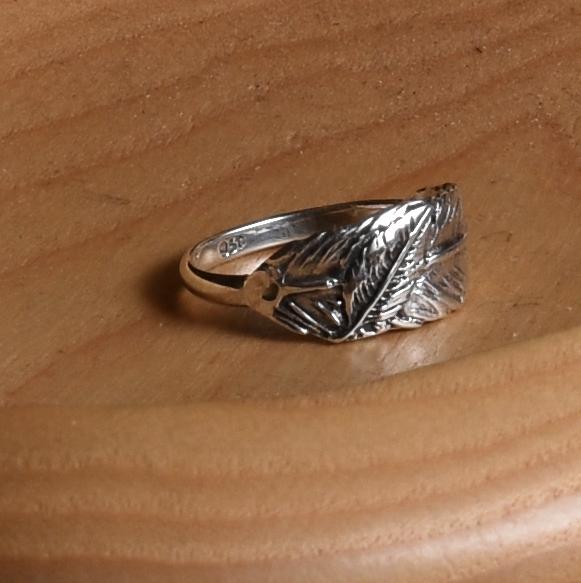 Feather and Coca Leaf Ring Size 8.5 Peru 950 Silver Sacred Valley R52502