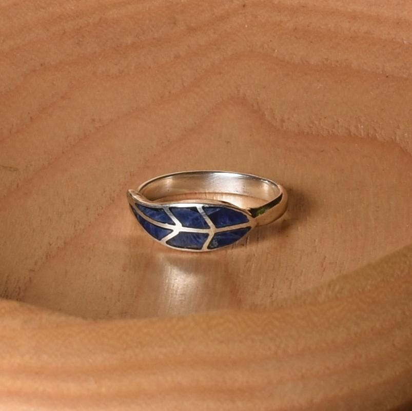 Coca Leaf Ring Size 6 Peru 950 Silver with Stone Inlay Sacred Valley R52520