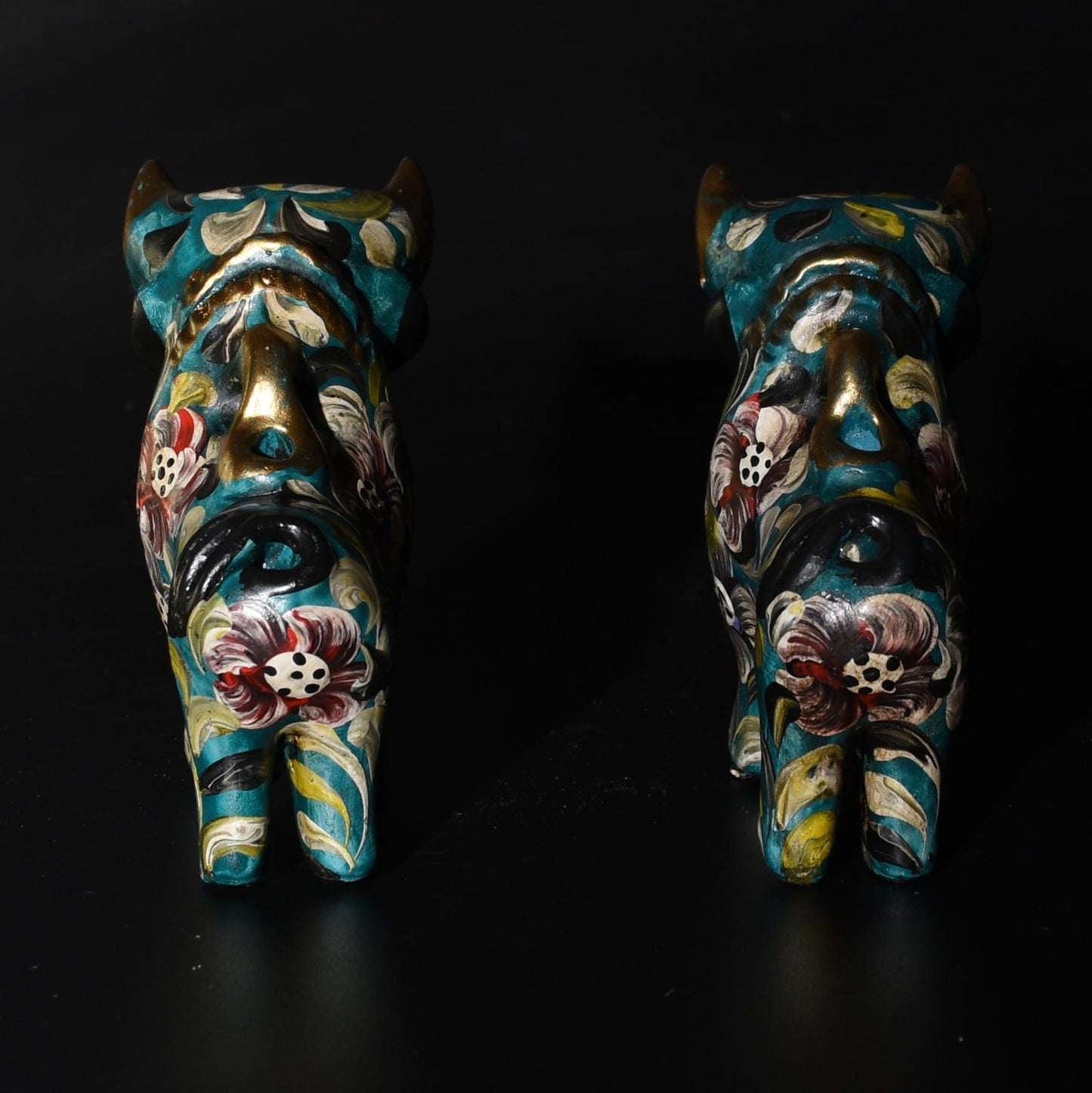 Pair of Ceramic Pucara Bulls hand painted Sacred Valley Peru B52505