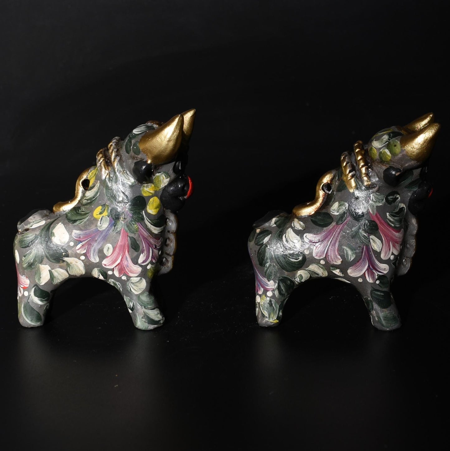 Pair of Ceramic Pucara Bulls hand painted Sacred Valley Peru B52506