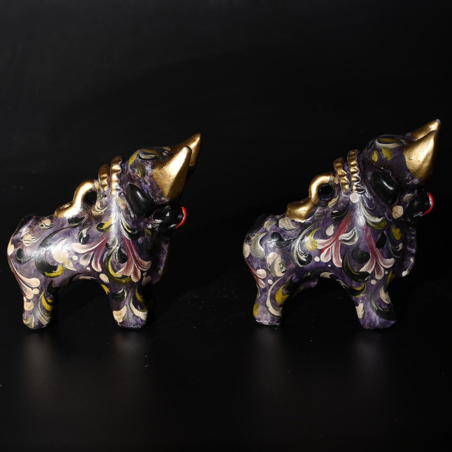Pair of Ceramic Pucara Bulls hand painted Sacred Valley Peru B52507