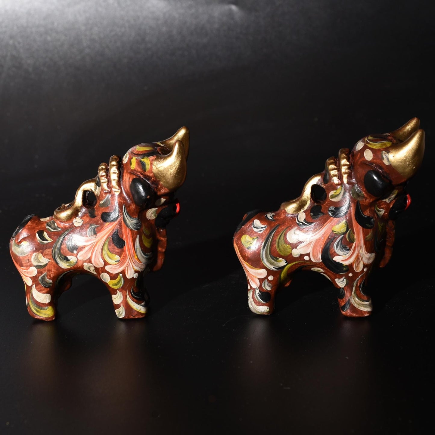 Pair of Ceramic Pucara Bulls hand painted Sacred Valley Peru B52509