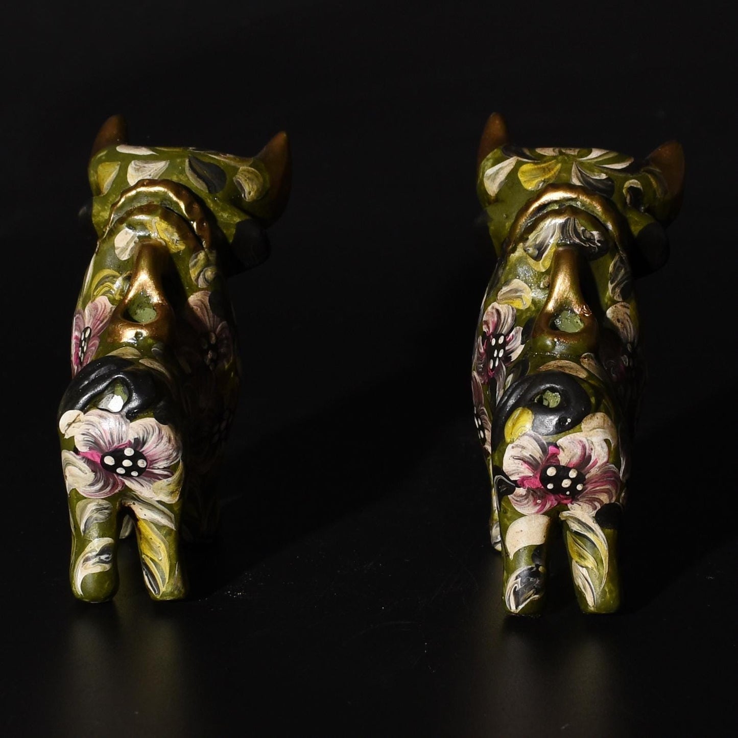 Pair of Ceramic Pucara Bulls hand painted Sacred Valley Peru B52501