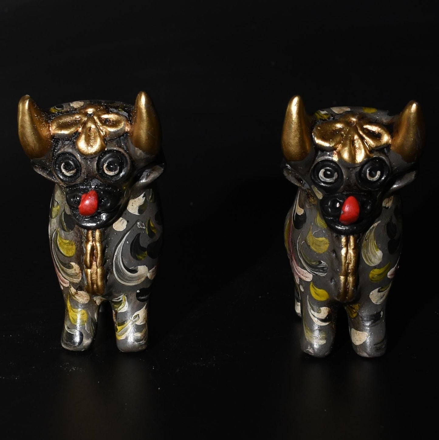 Pair of Ceramic Pucara Bulls hand painted Sacred Valley Peru B52502