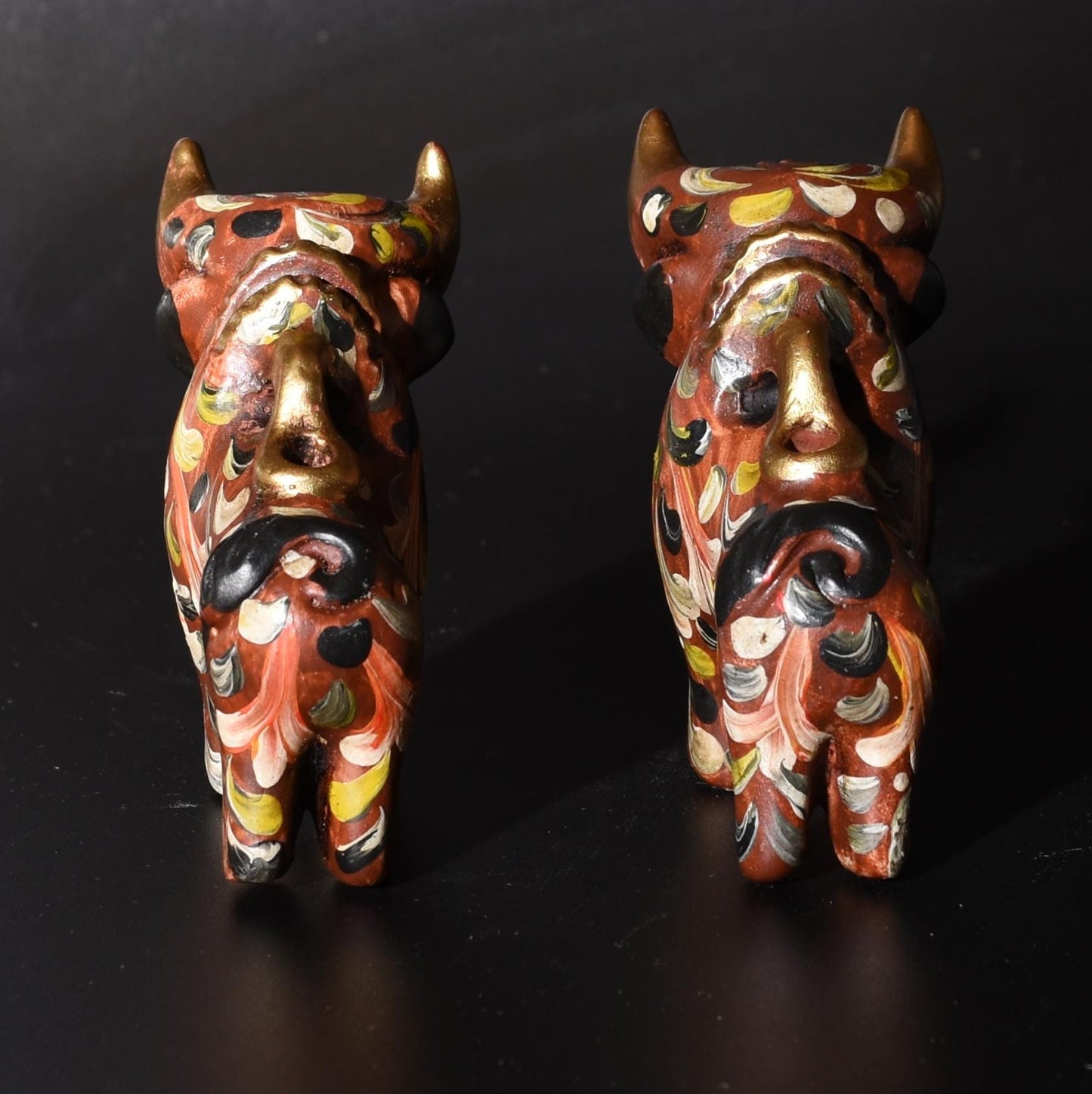 Pair of Ceramic Pucara Bulls hand painted Sacred Valley Peru B52509