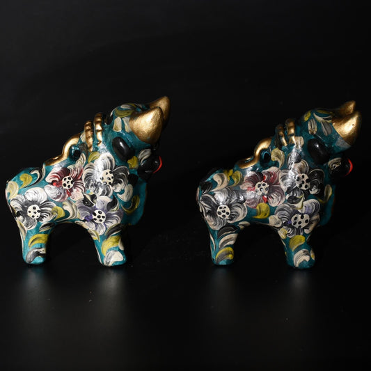 Pair of Ceramic Pucara Bulls hand painted Sacred Valley Peru B52505 - Shaman Things