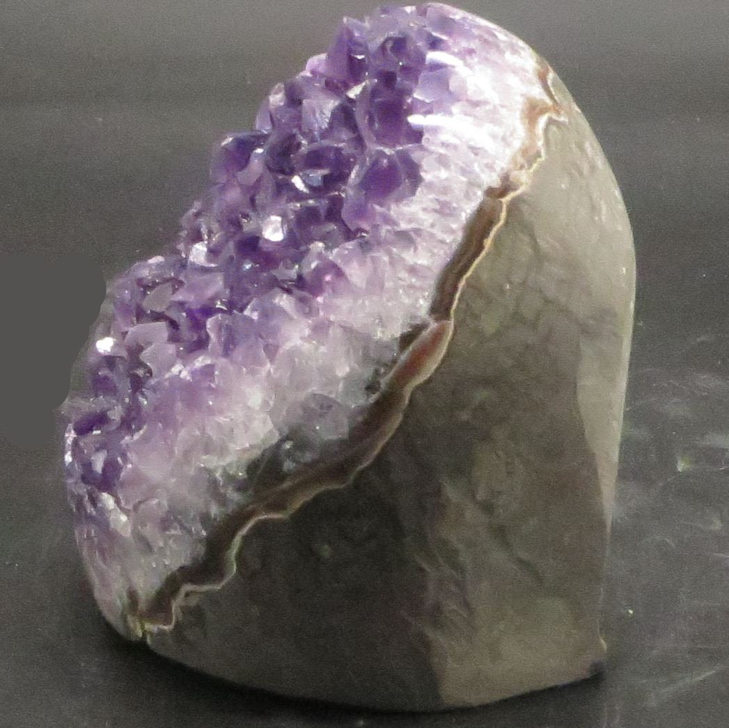 Amethyst Crystal Geode 3 1/4" tall 2 3/4" wide 19 ounces LWAG103