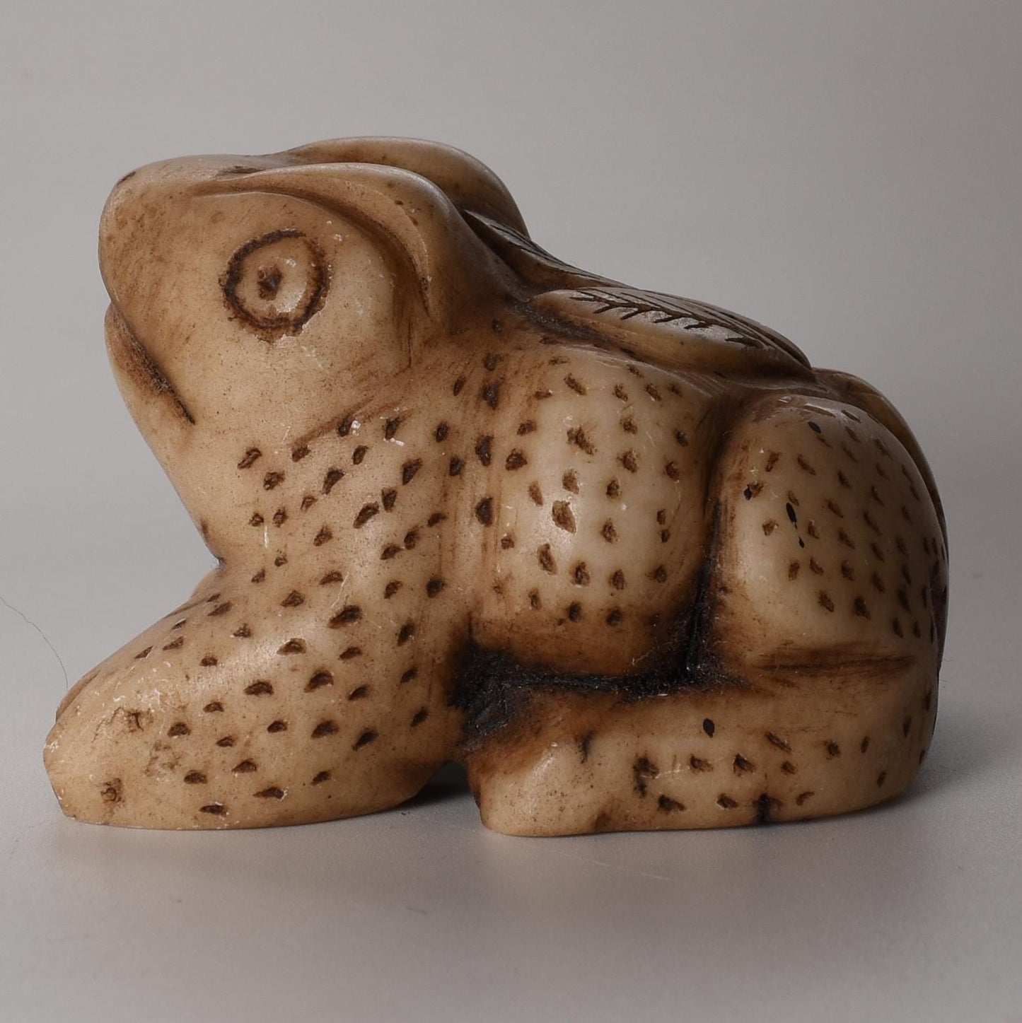 Caliza Stone Frog Power Animal Coca Leaf Q'intu carving hand crafted Sacred Valley Peru S52523 - Shaman Things