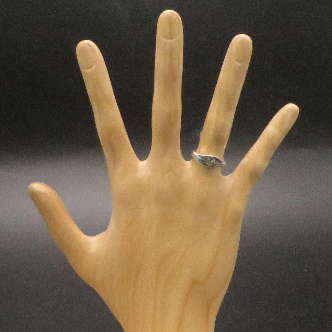 Coca Leaf Ring Size 7 Peru 950 Silver with Abalone Inlay Sacred Valley RJVB20 - Shaman Things