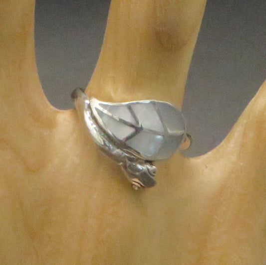 Snake and Coca Leaf Ring Size 7 Peru 950 Silver with Abalone Inlay Sacred Valley RJVB34