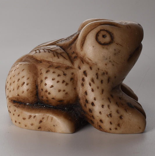 Caliza Stone Frog Power Animal Coca Leaf Q'intu carving hand crafted Sacred Valley Peru S52523