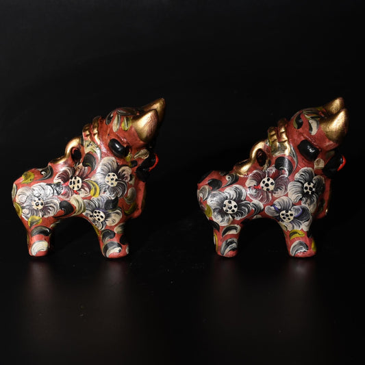 Pair of Ceramic Pucara Bulls hand painted Sacred Valley Peru B52503