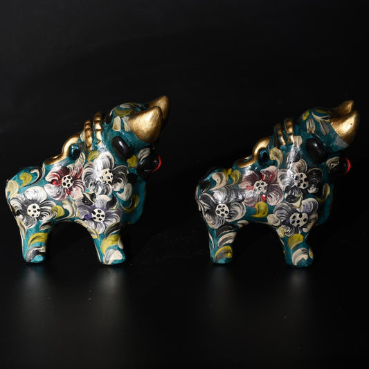 Pair of Ceramic Pucara Bulls hand painted Sacred Valley Peru B52505