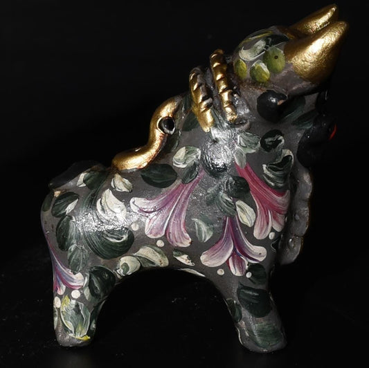 Pair of Ceramic Pucara Bulls hand painted Sacred Valley Peru B52506