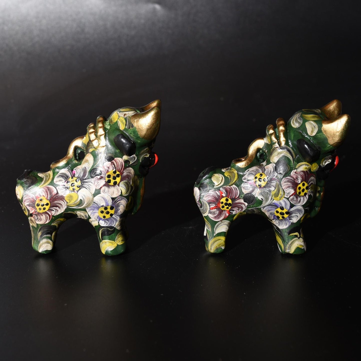 Pair of Ceramic Pucara Bulls hand painted Sacred Valley Peru B52510