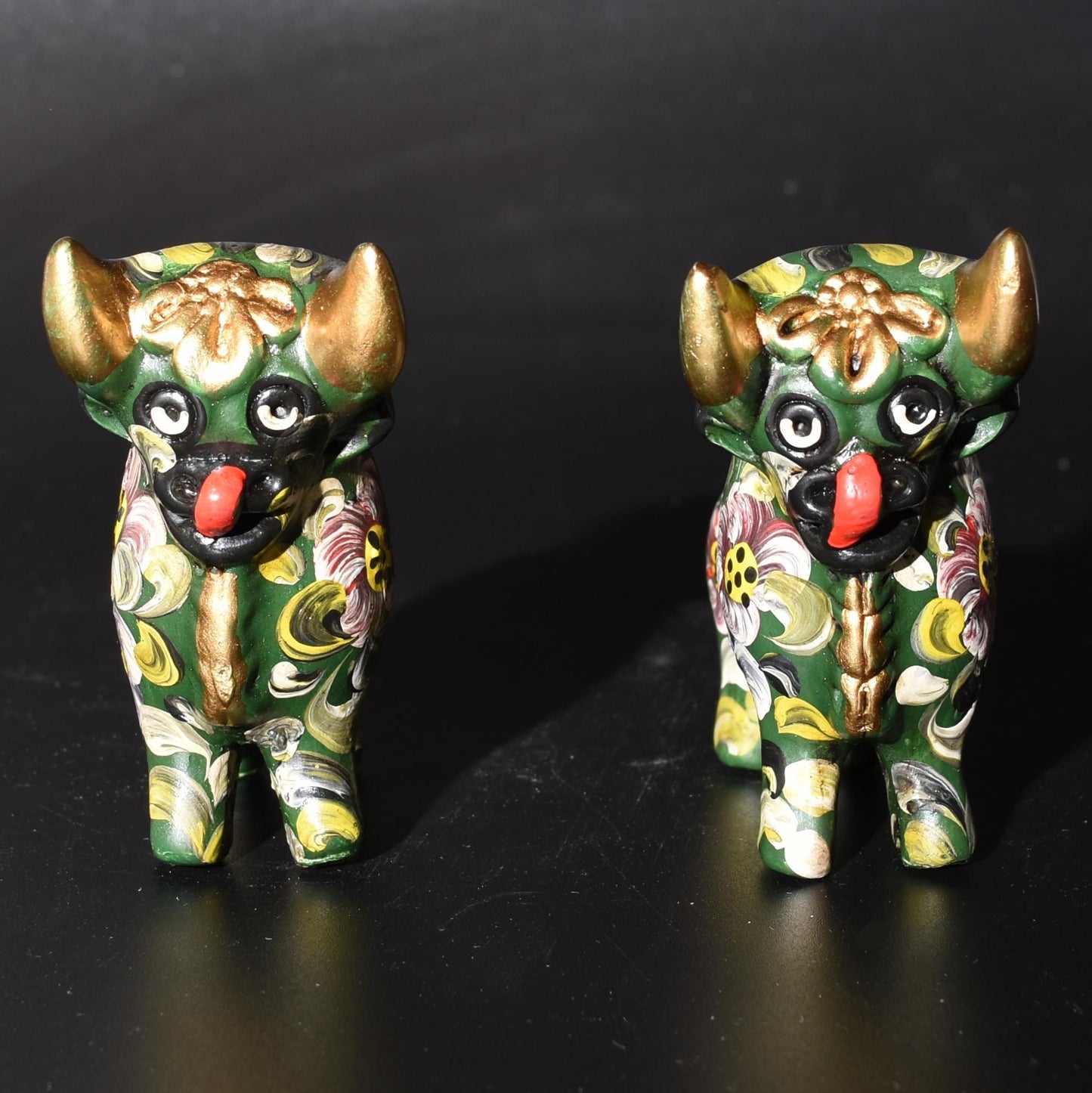Pair of Ceramic Pucara Bulls hand painted Sacred Valley Peru B52510