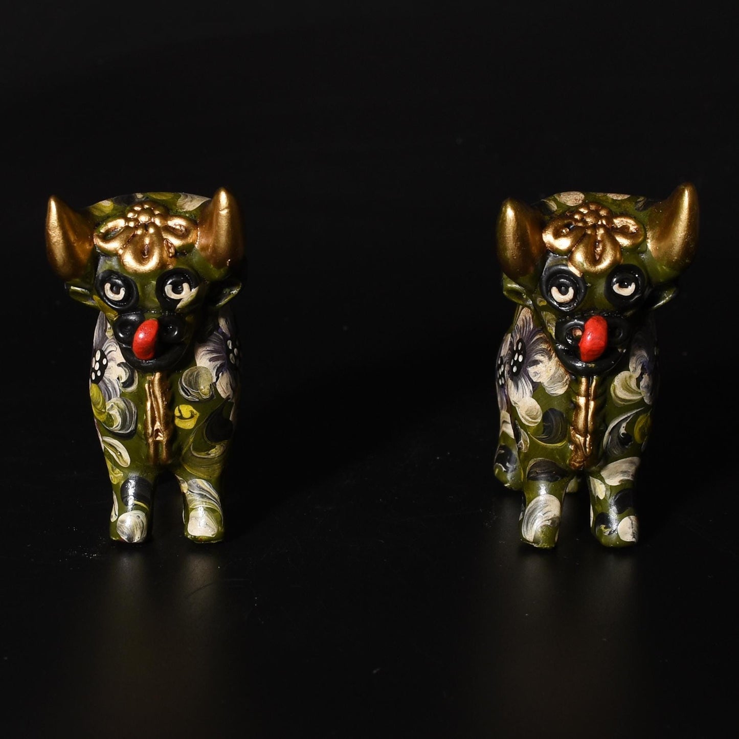 Pair of Ceramic Pucara Bulls hand painted Sacred Valley Peru B52501