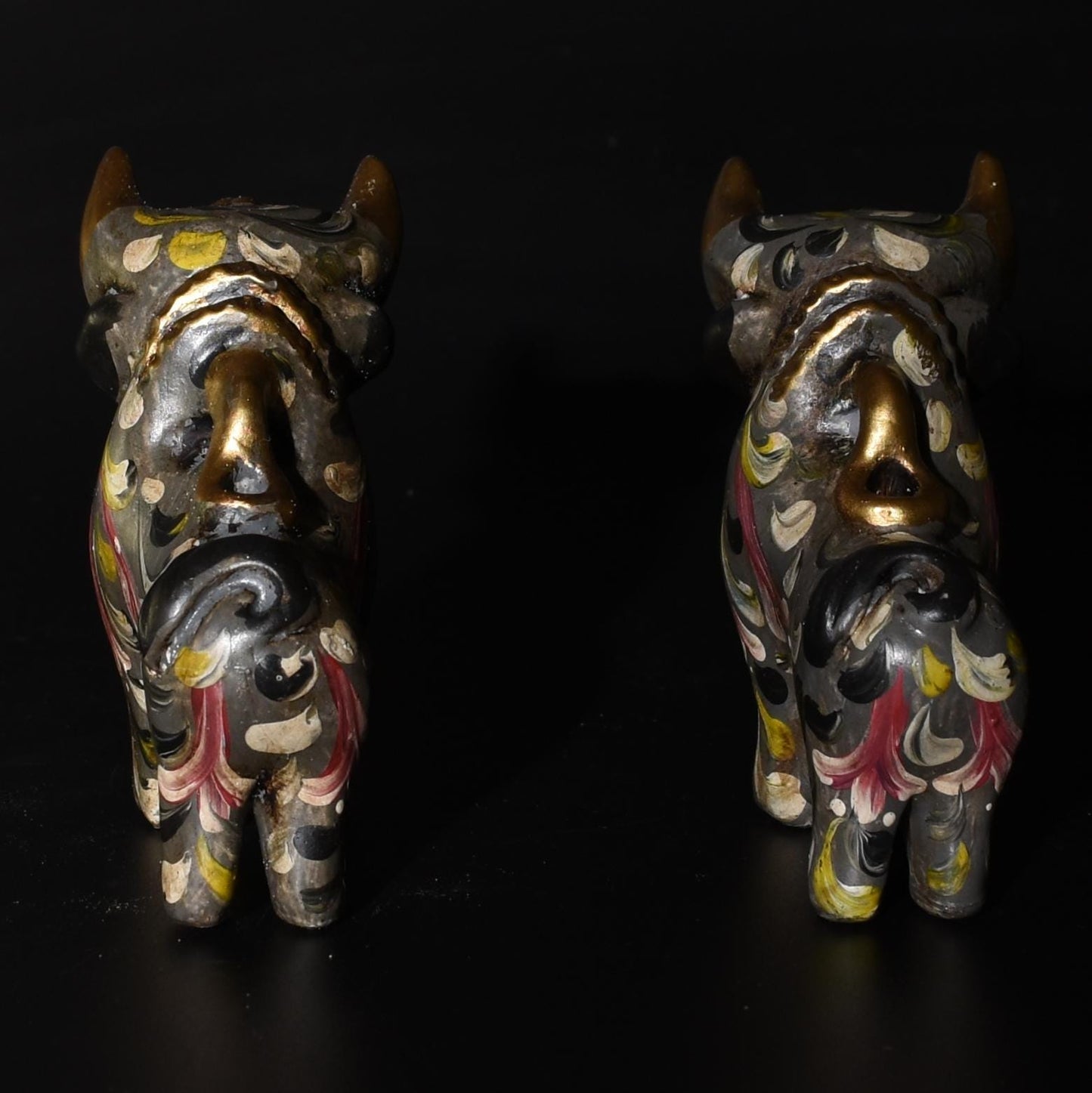 Pair of Ceramic Pucara Bulls hand painted Sacred Valley Peru B52502