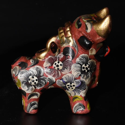 Pair of Ceramic Pucara Bulls hand painted Sacred Valley Peru B52503