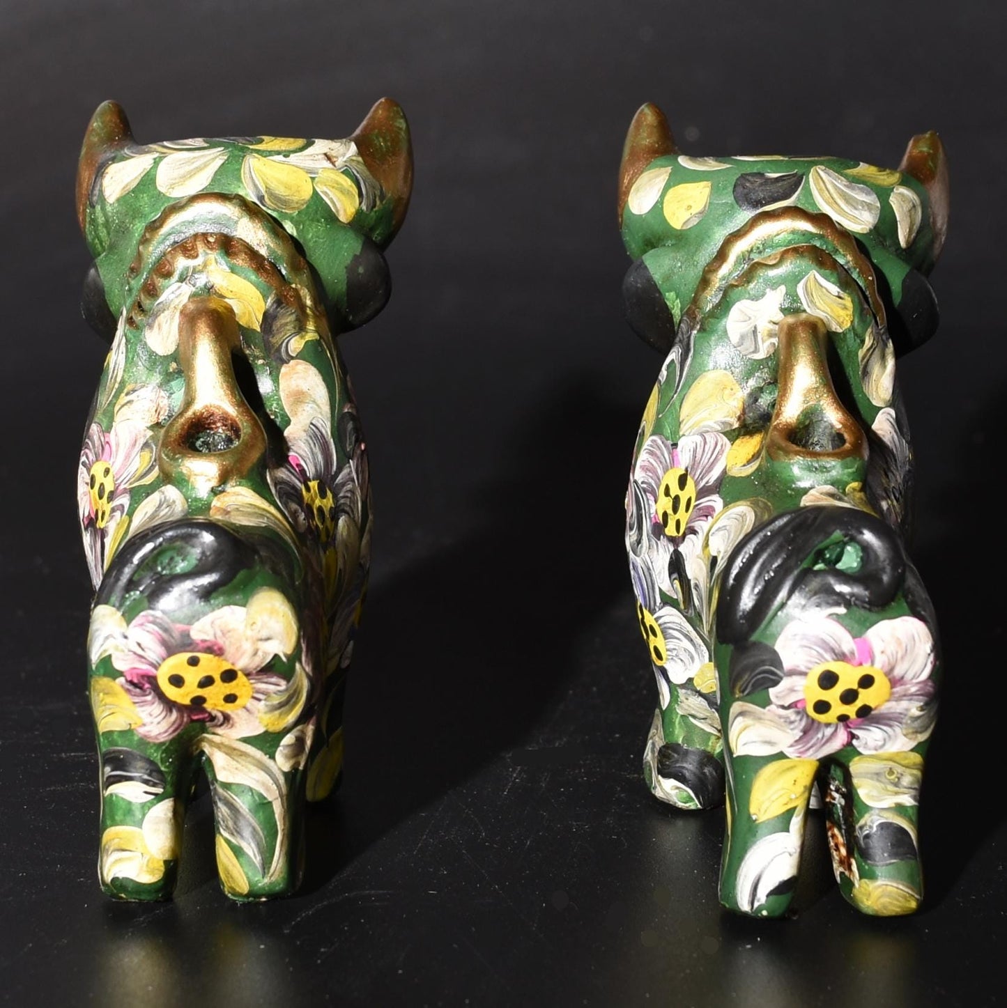 Pair of Ceramic Pucara Bulls hand painted Sacred Valley Peru B52510