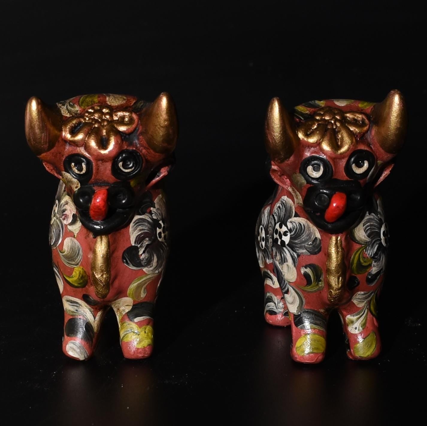 Pair of Ceramic Pucara Bulls hand painted Sacred Valley Peru B52503 - Shaman Things