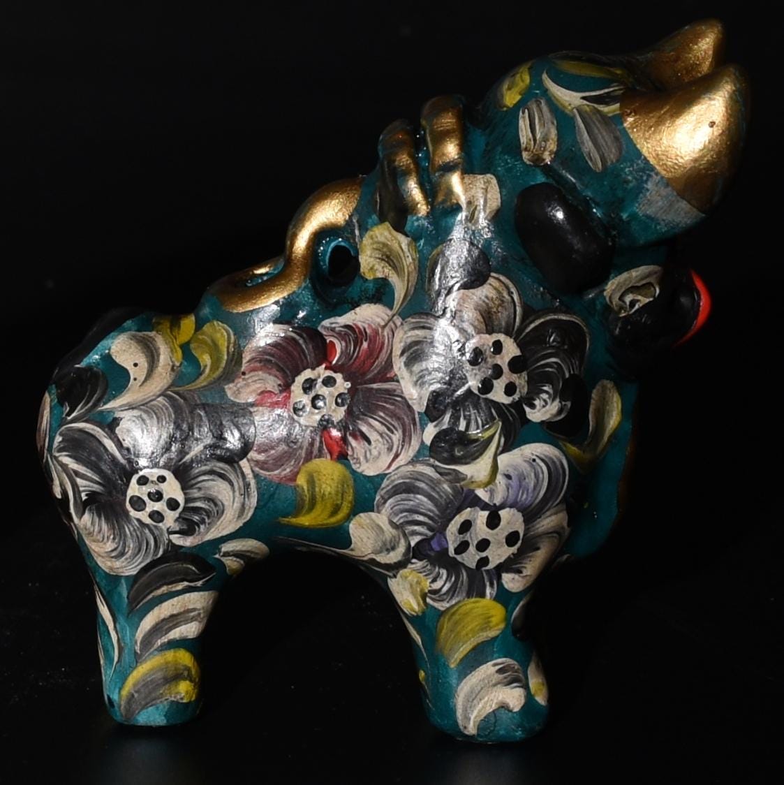 Pair of Ceramic Pucara Bulls hand painted Sacred Valley Peru B52505 - Shaman Things