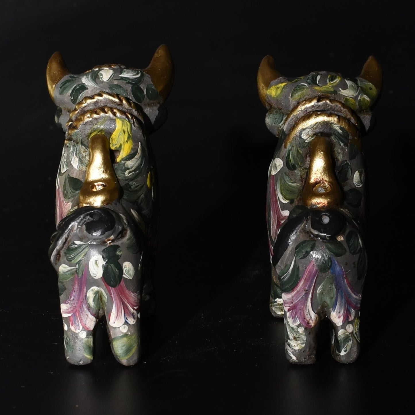 Pair of Ceramic Pucara Bulls hand painted Sacred Valley Peru B52506 - Shaman Things