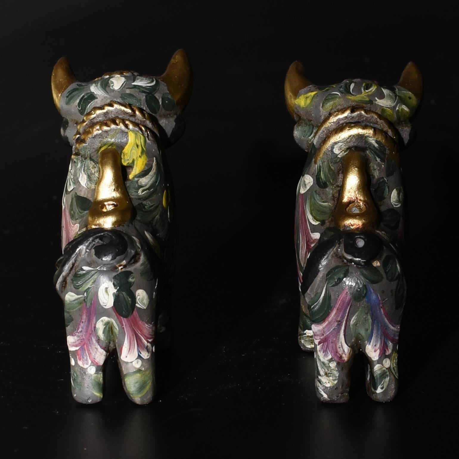 Pair of Ceramic Pucara Bulls hand painted Sacred Valley Peru B52506 - Shaman Things