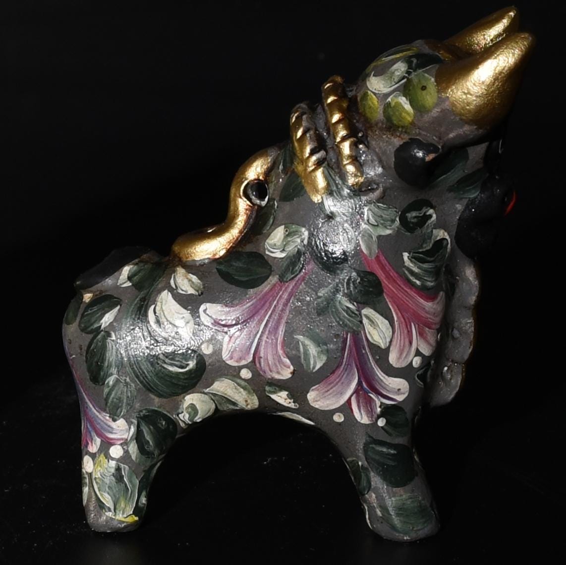 Pair of Ceramic Pucara Bulls hand painted Sacred Valley Peru B52506 - Shaman Things