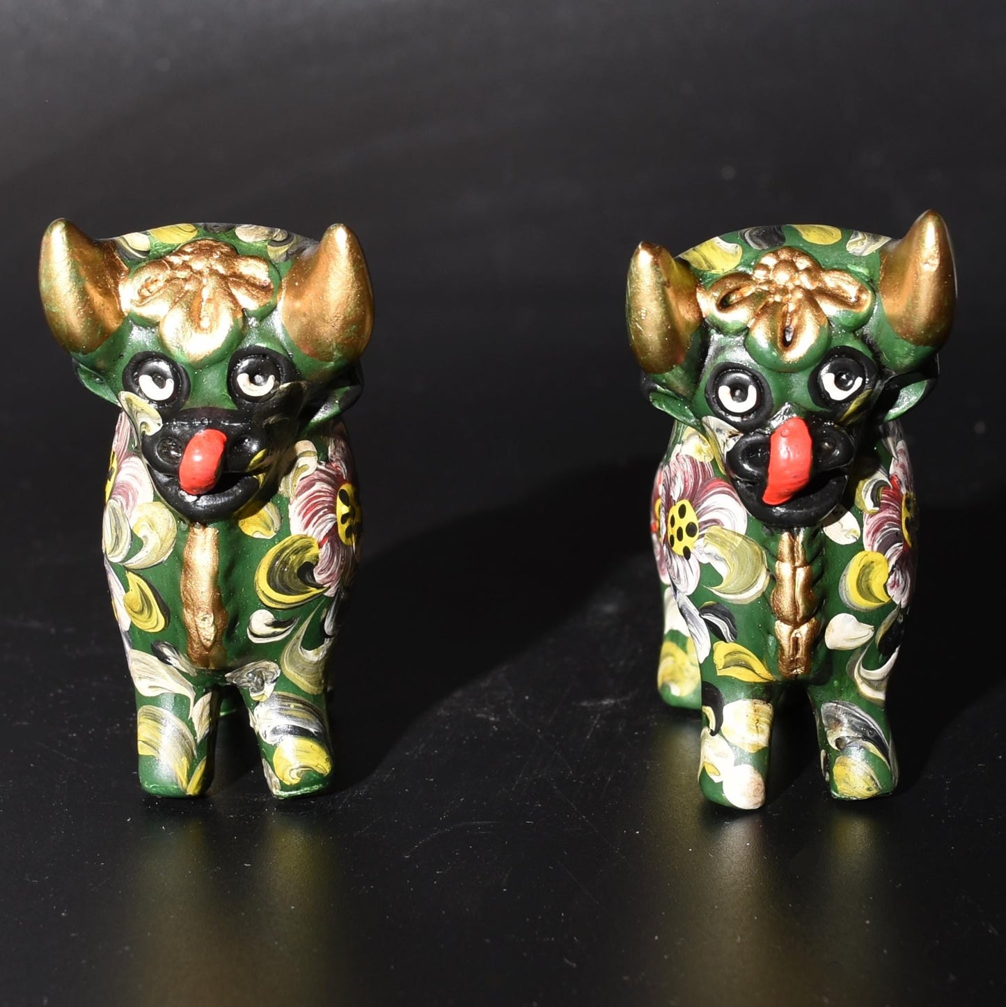 Pair of Ceramic Pucara Bulls hand painted Sacred Valley Peru B52510 - Shaman Things