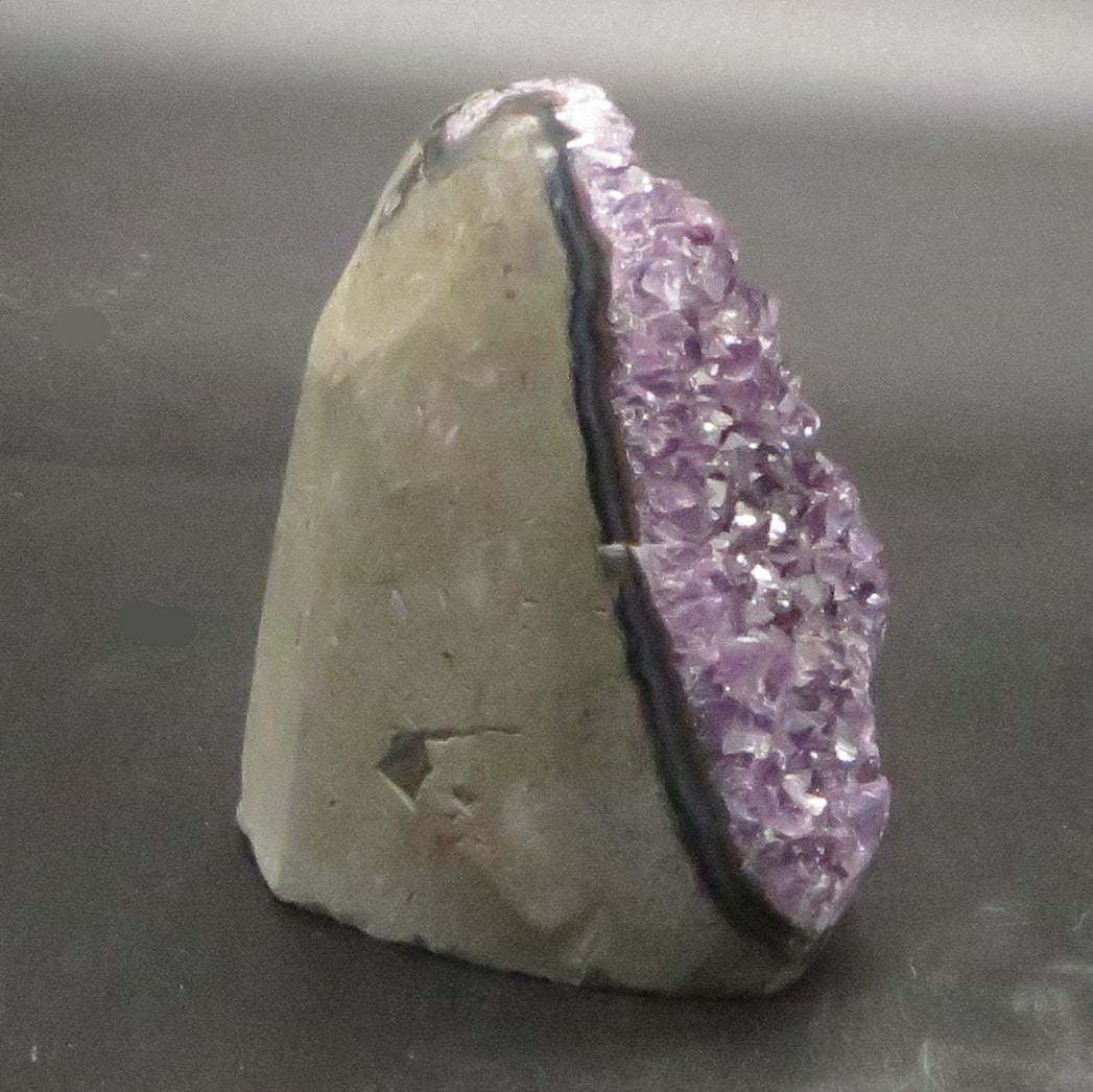 Amethyst Crystal Geode 3 7/8" tall 3 1/4" wide 25 ounces  LWAG105